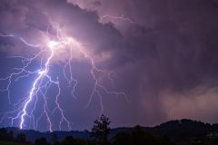 Blizky uder CG- blesku pri prechodu derecha 29.6.2021